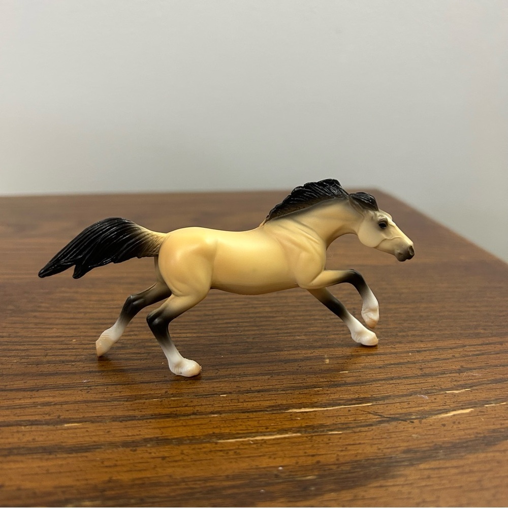 Breyer Stablemates Buckskin Mustang Horse Crazy Running